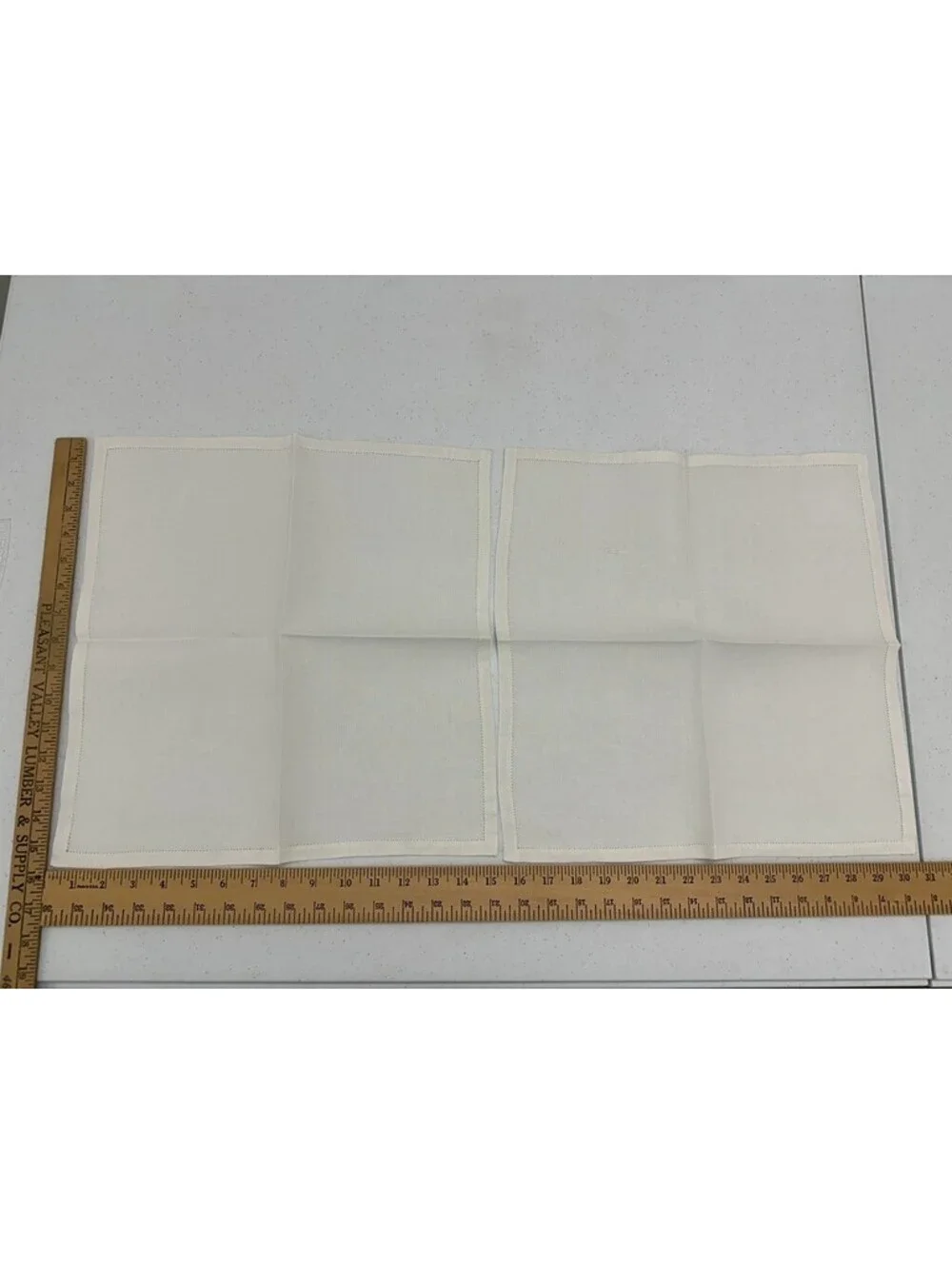 Vintage Cream White 4 Placemats 4 Napkins Linen? Cotton? Border